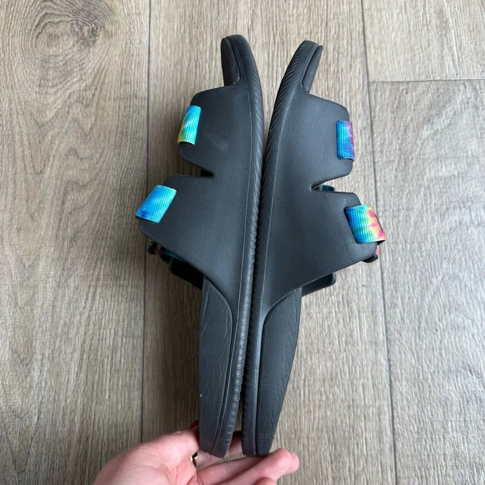 Chaco Chillos men size 11 rainbow tie dye slide sandals black